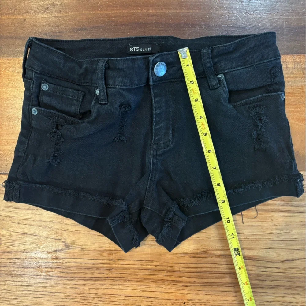STS Blue Mid Rise Distressed Cuffed Stretch Jean Shorts Black Size 26 Stretch - Picture 4 of 7